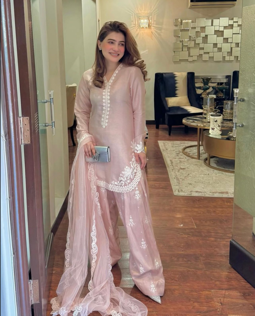 Farsi salwar
Pakistani Kurta